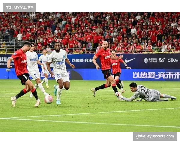 边路空间利用与传中战术复兴 多支球队侧重翼侧进攻